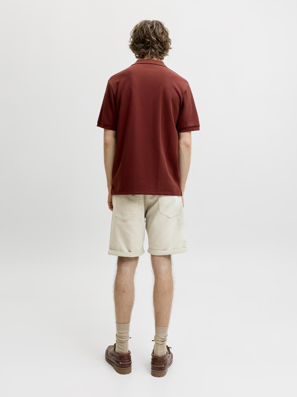 model_shot-back